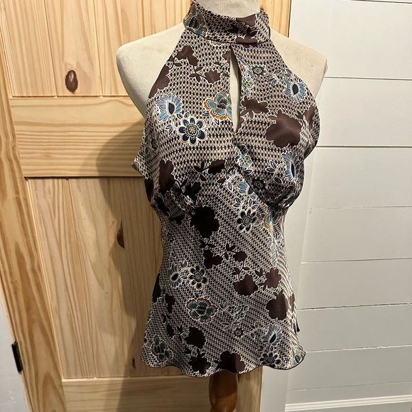 Bwear Tops - Gorgeous sleeveless blouse